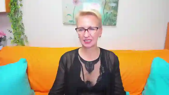 2025/10/19/stripchat-iamyourdream89-18-15-44