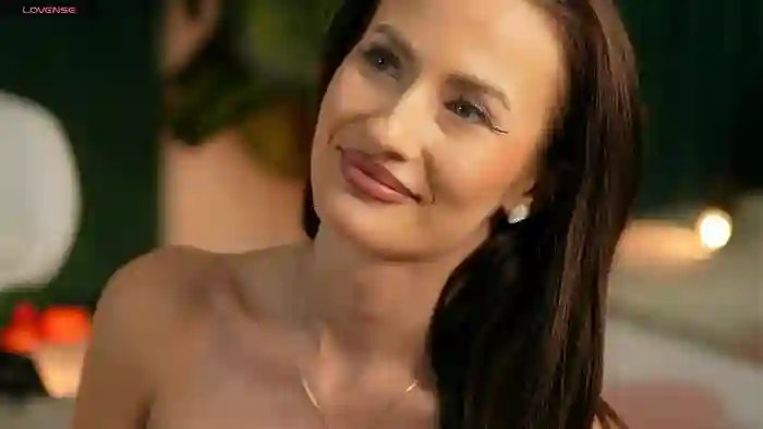 2025/10/21/stripchat-irisnightshade-08-28-50