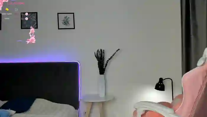 2025/10/21/stripchat-elliediaz-00-35-08