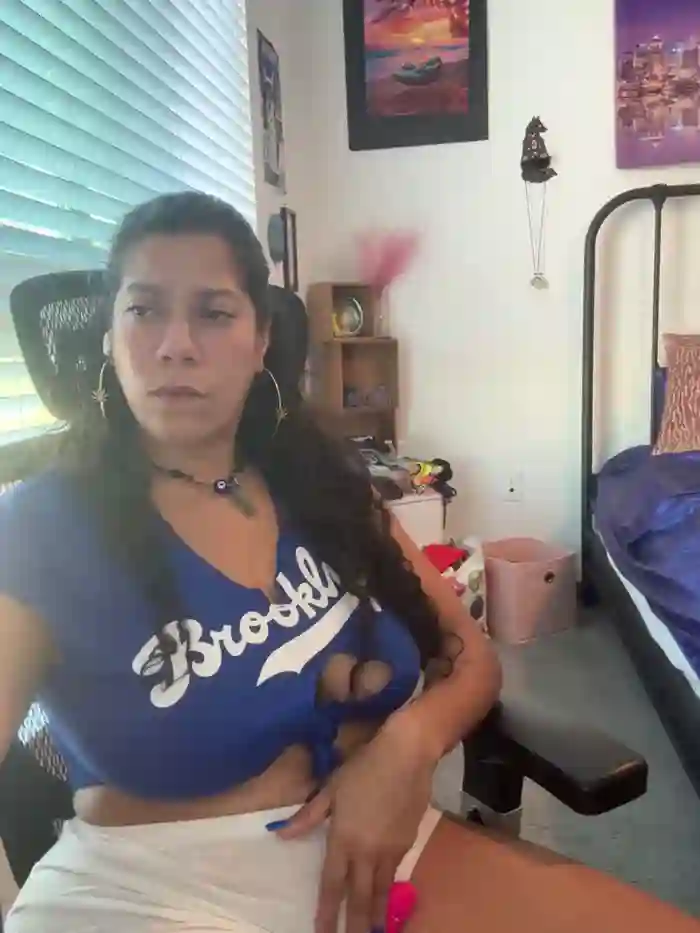 2025/10/22/stripchat-bigbuttbrooklynn-22-39-59