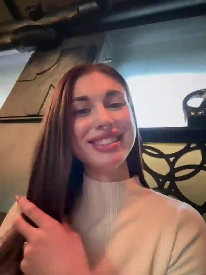 2025/10/23/stripchat-charming_ritta-06-19-05