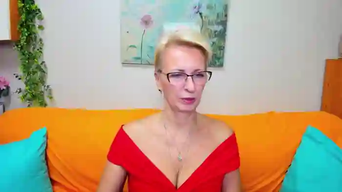2025/10/23/stripchat-iamyourdream89-17-56-10