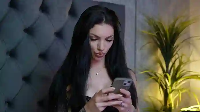 2025/10/24/stripchat-miamicoffee-17-37-19