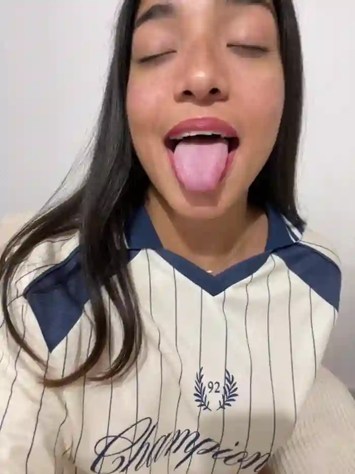 2025/10/25/stripchat-bellafr-19-49-02