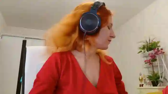2025/10/25/stripchat-simagoldy-15-00-56
