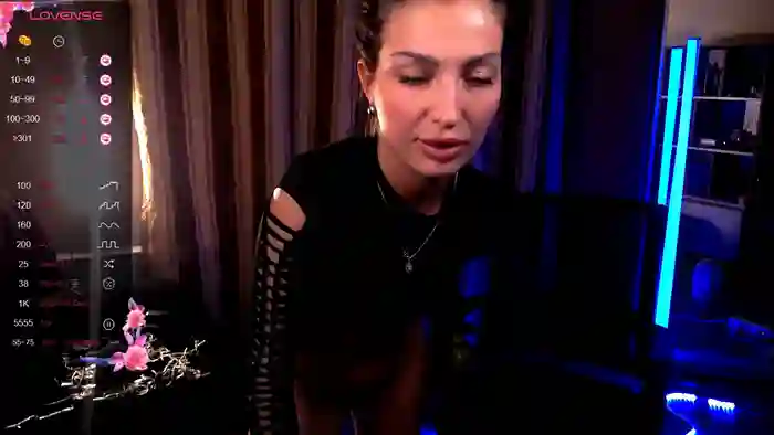 2025/10/26/stripchat-laura_bess-02-57-58