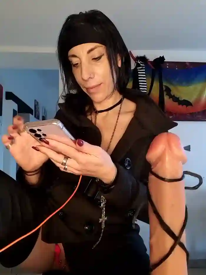 2025/10/27/stripchat-freyamoret-06-15-23