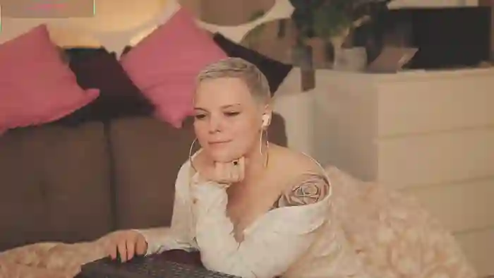 2025/11/11/stripchat-likaberry1-16-12-36